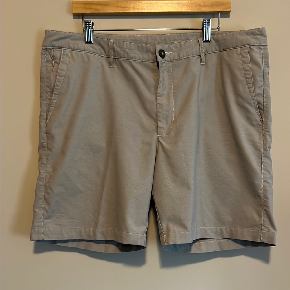 Tommy Bahama Flat Front Grey Shorts size 38